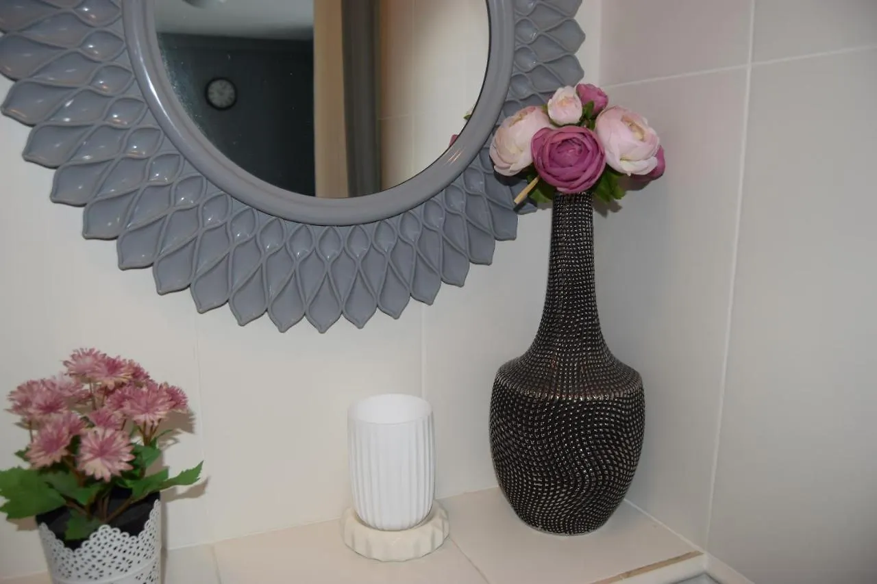 Be My Guest - Hoza Studio - Pkin Super Centrum Metro Wi-Fi Breakfast Varsovia 0*,  Polonia